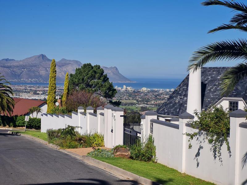 To Let 1 Bedroom Property for Rent in Somerset West Western Cape